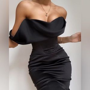 🌹NWT House of CB Raphaella Black Stretch Satin One Shoulder Dress